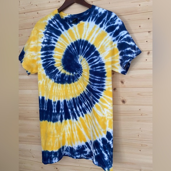 GILDAN Heavy Cotton Medium Tie Dye TShirt Blue Yellow Spiral Michigan Wolverines - Picture 2 of 11
